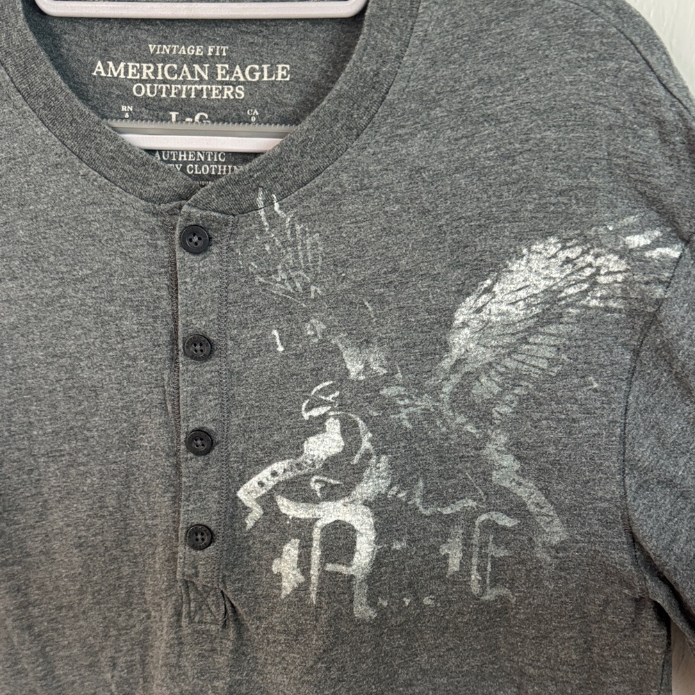 American Eagle Outfitters Charcoal Graphic Henley Tee Men’s  Vintage fit size L